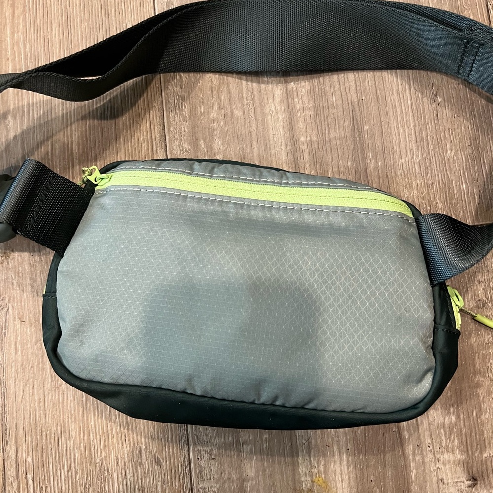 Lululemon fanny pack NWOT